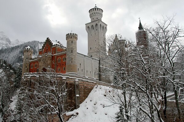 Германия в зимнее время среди деревьев