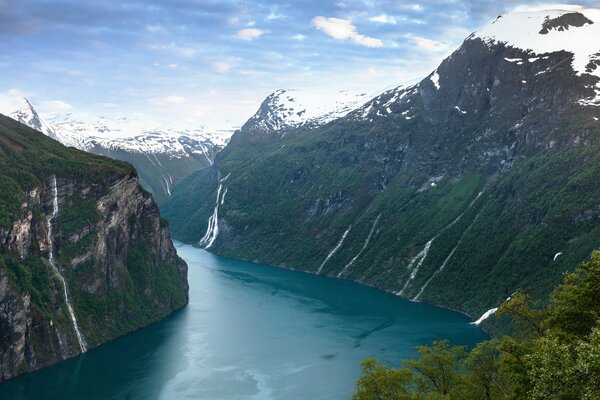 Paysage de montagne en Norvège sous le fjord de Geiranger