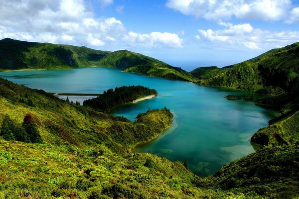 La belleza de las montañas, colinas y laderas