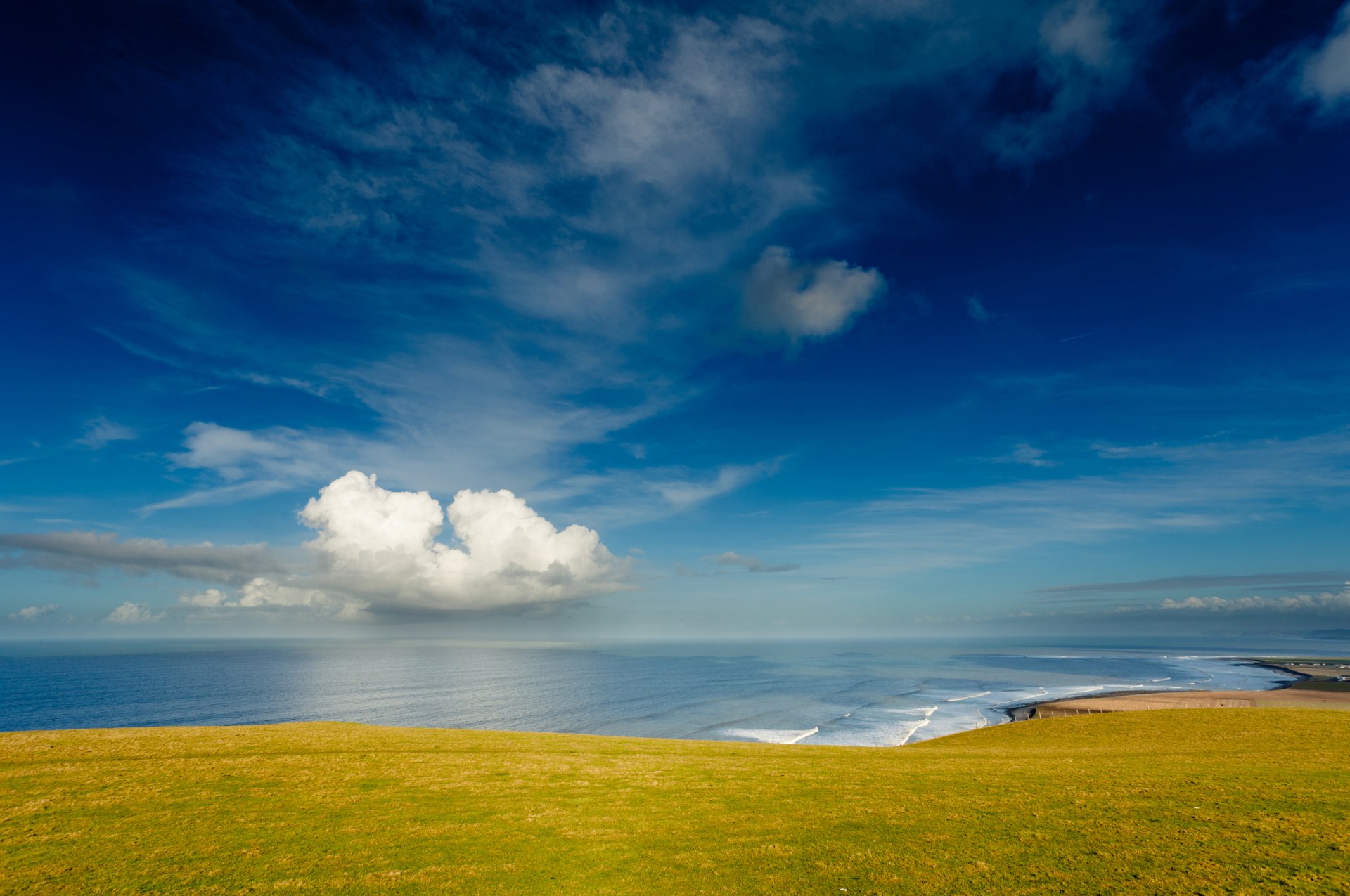 mar cielo nubes costa