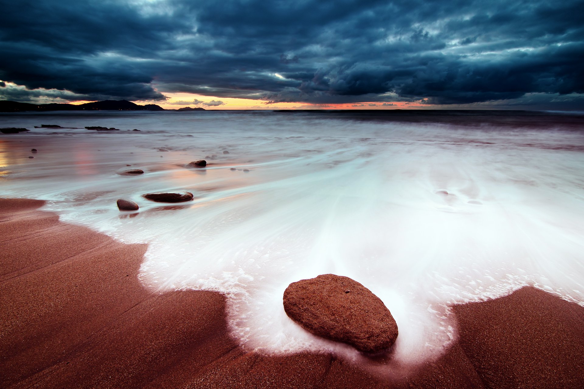 mer mousse plage pierre sable ciel coucher de soleil nuages