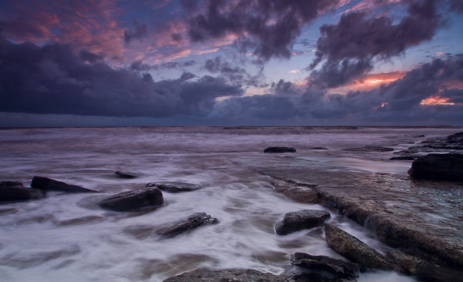 royaume-uni pays de galles mer côte pierres soir coucher de soleil ciel nuages nuages