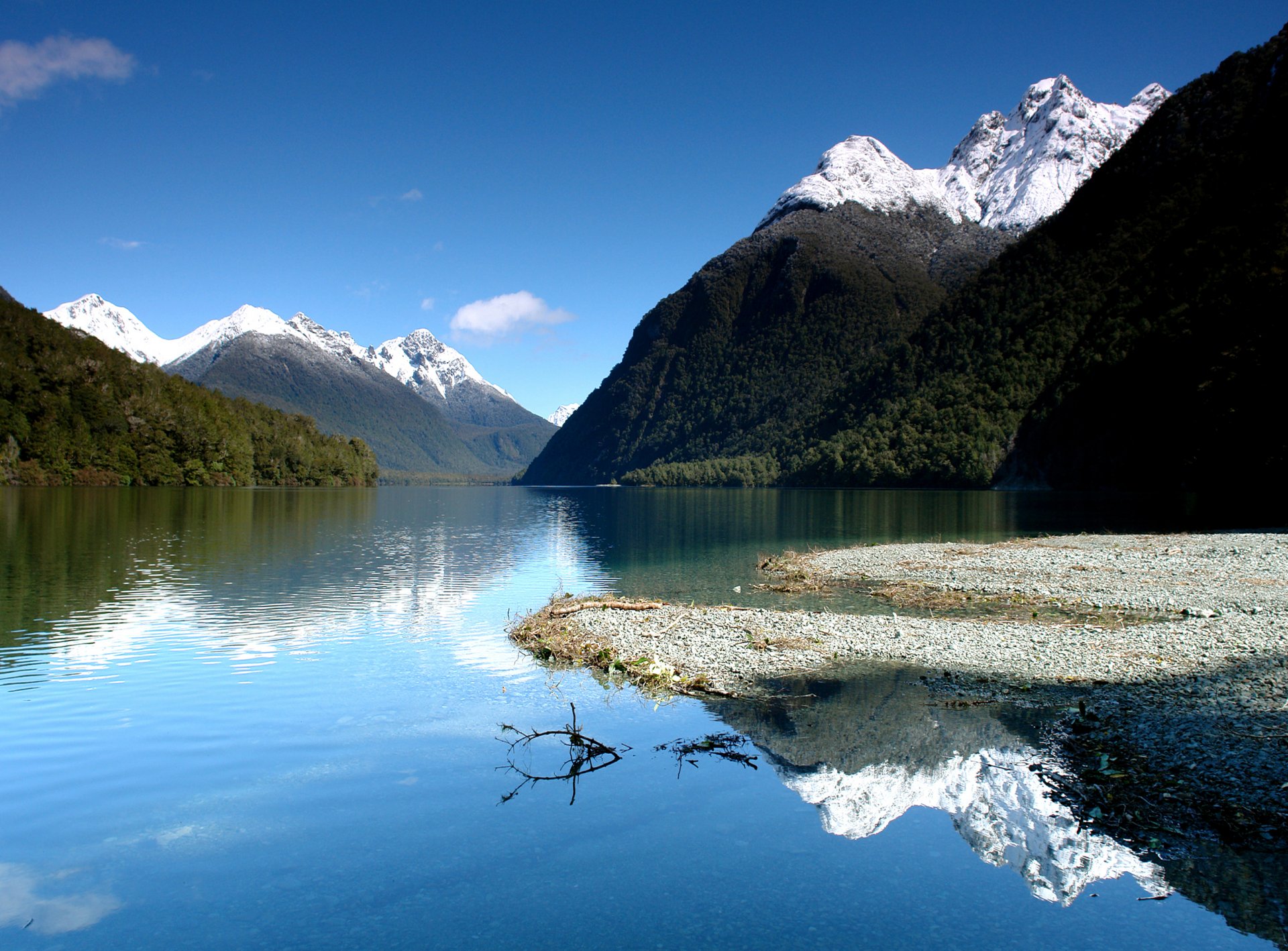 nueva zelanda montañas lago reflexión azul cielo