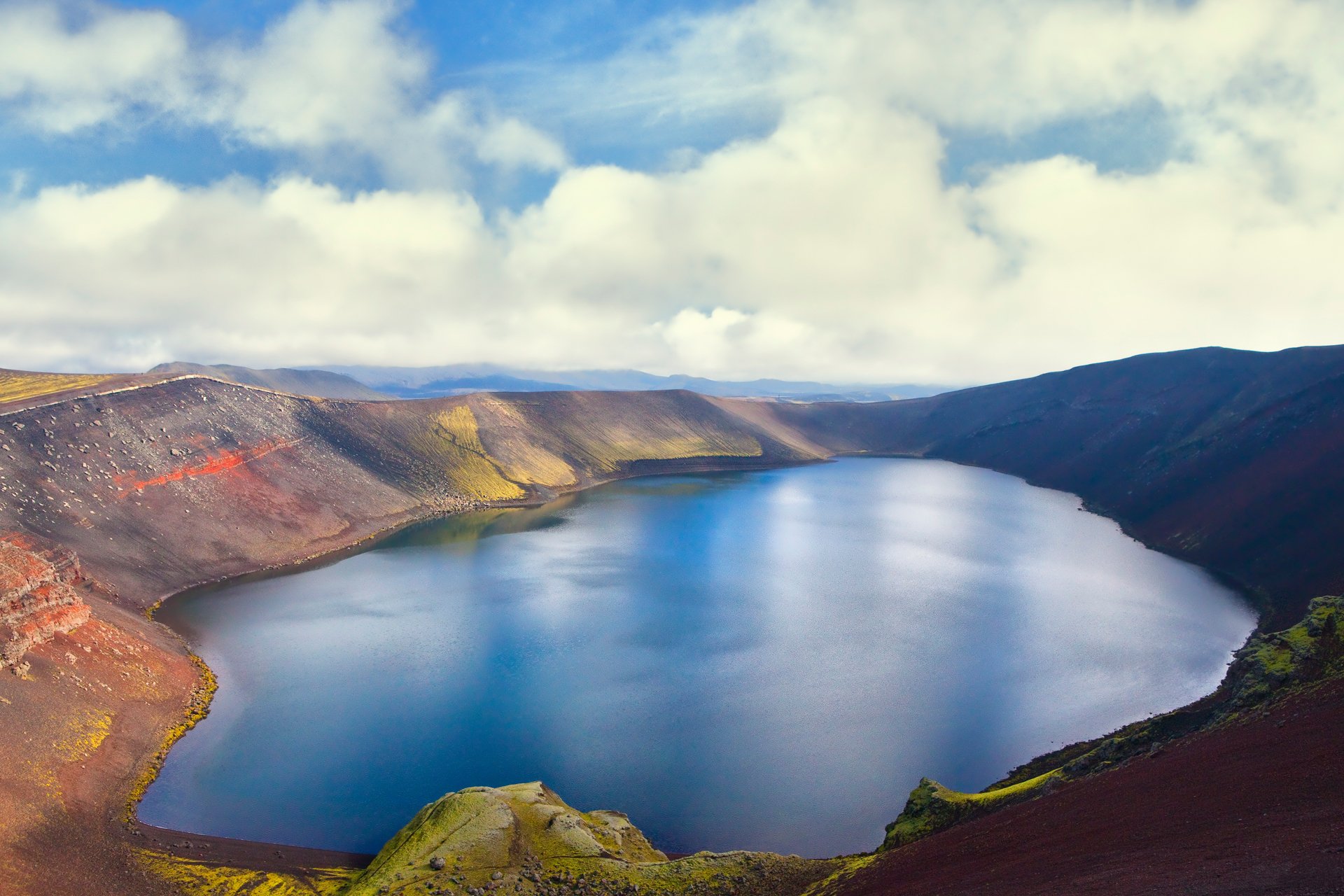 islandia wyspa jezioro wulkan niebo chmury