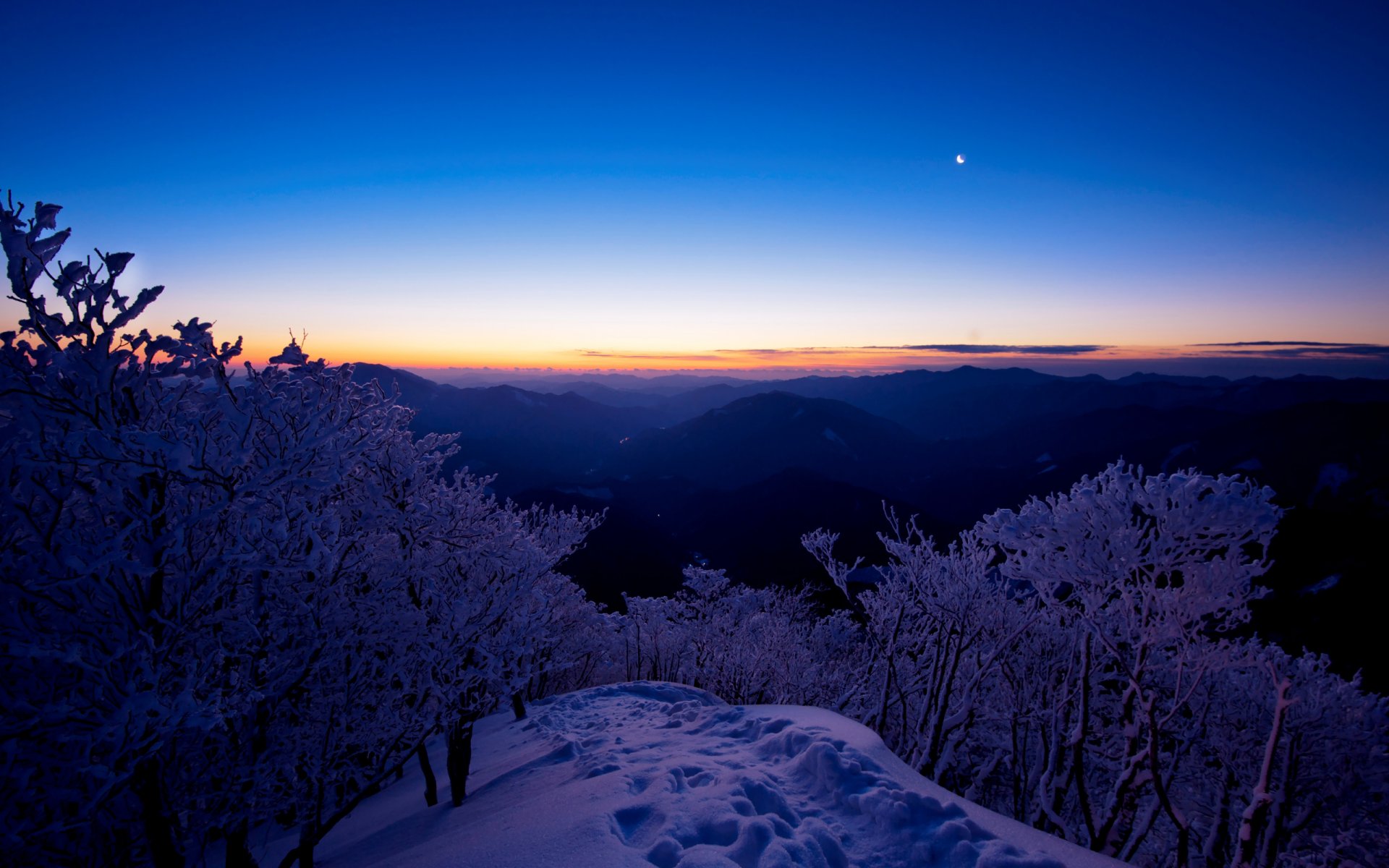 небо закат горы снег деревья месяц