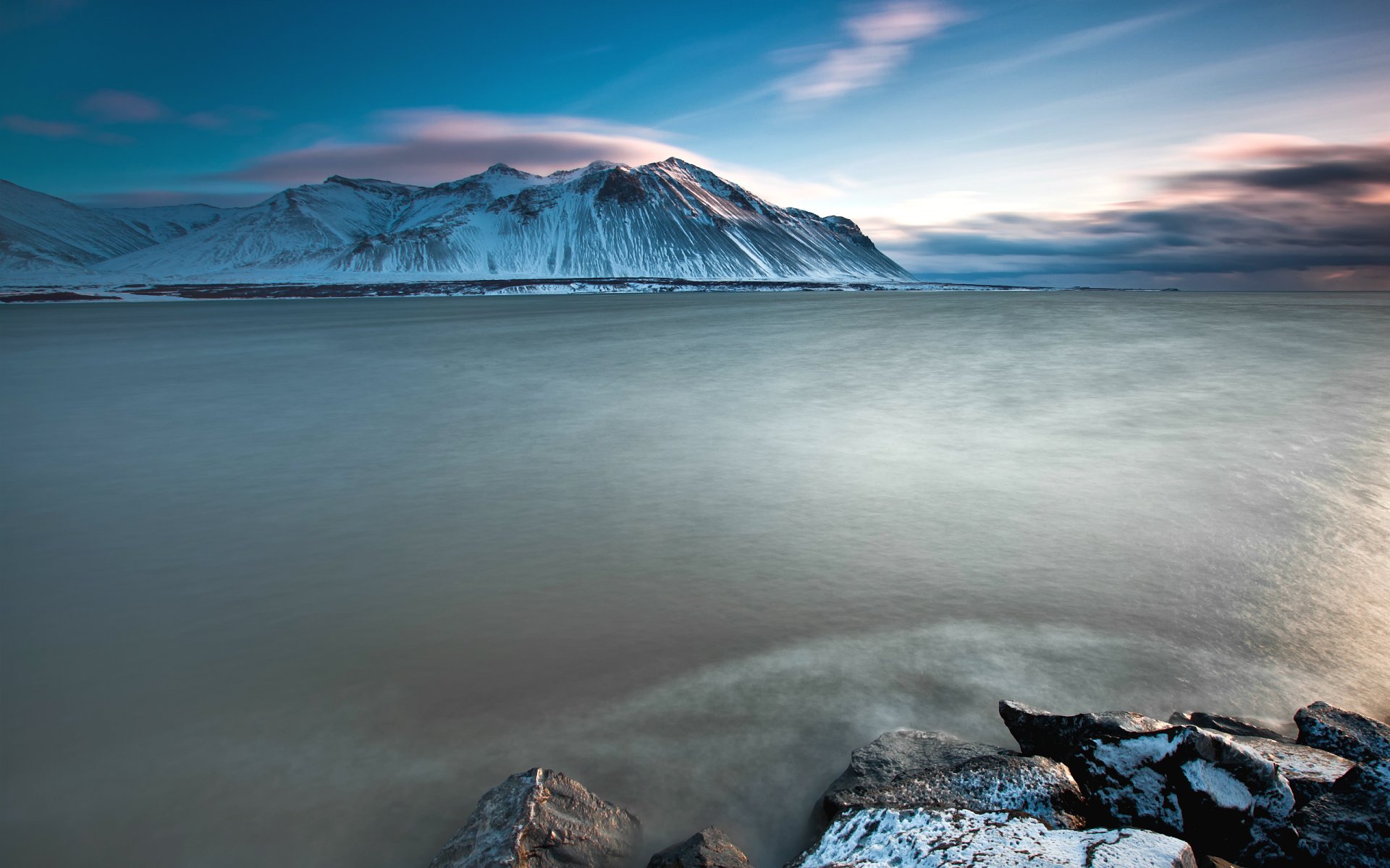 island berge schnee meer ozean küste steine blau himmel wolken ufer blau türkis