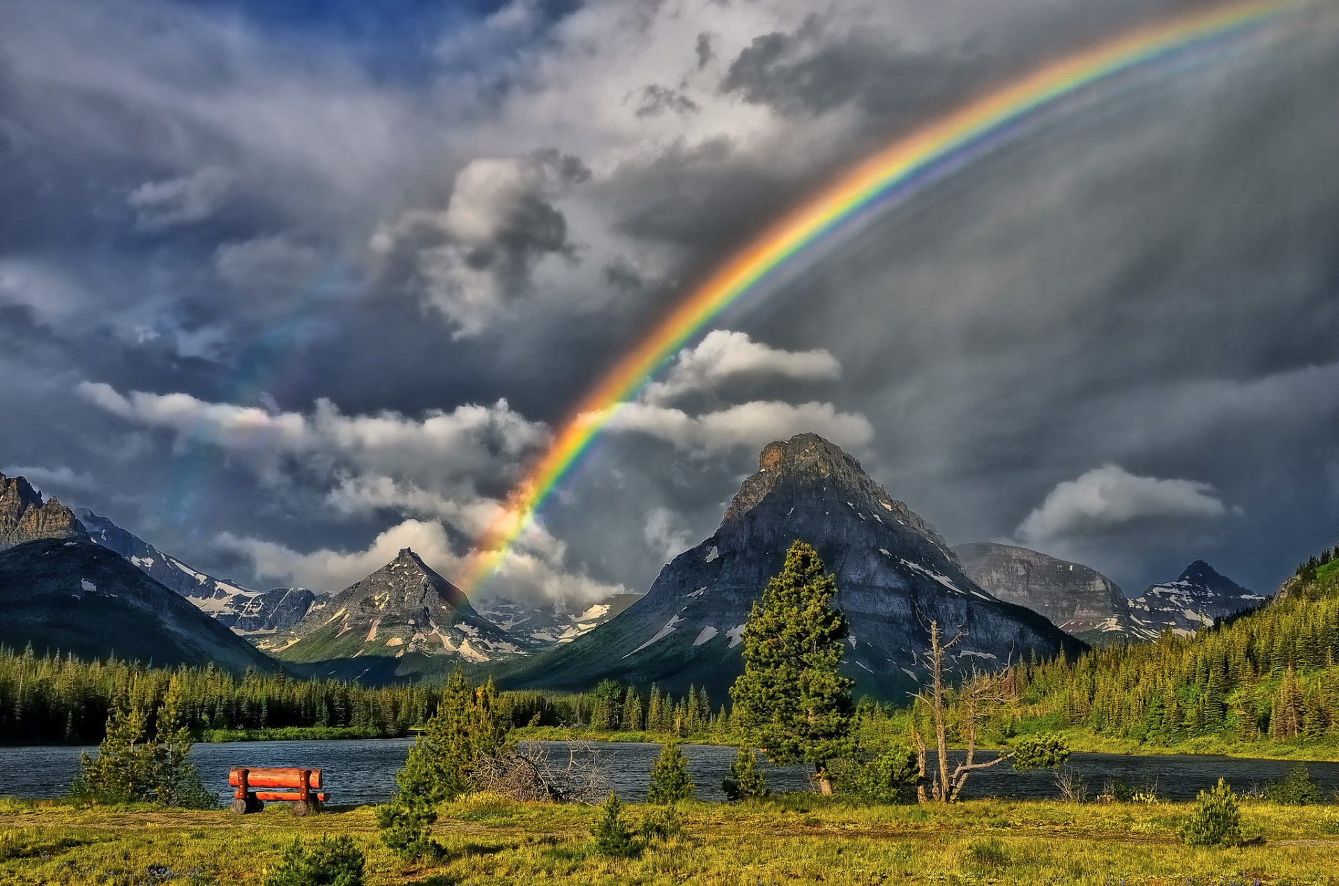 montagnes ciel arc-en-ciel forêt rivière banc