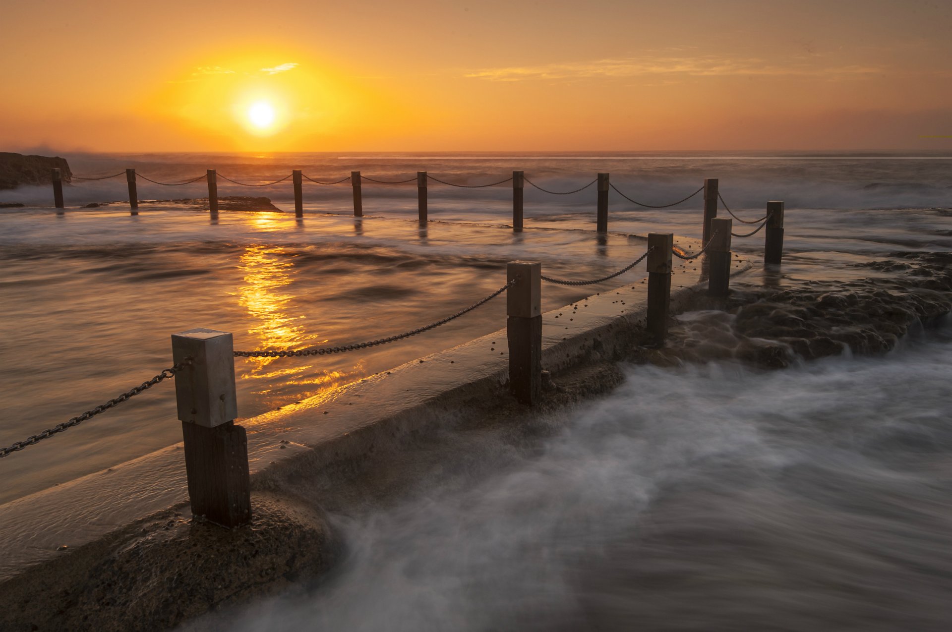 abend sonne orange sonnenuntergang küste küste meer ozean brandung zaun ketten