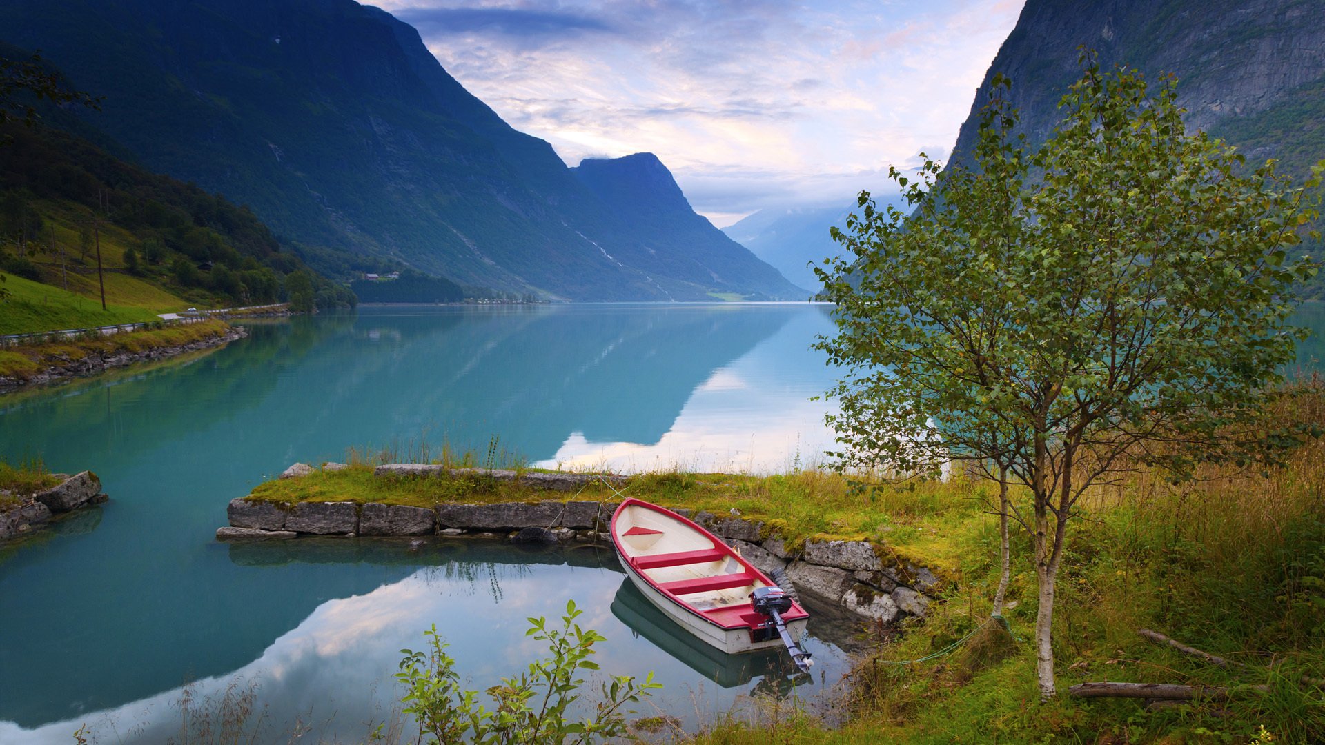 naturaleza lago barco noruega montañas abedules árboles