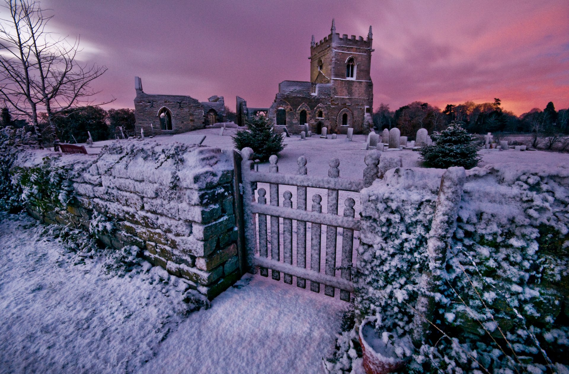 cimitero cimitero chiesa rovine sera inverno tramonto