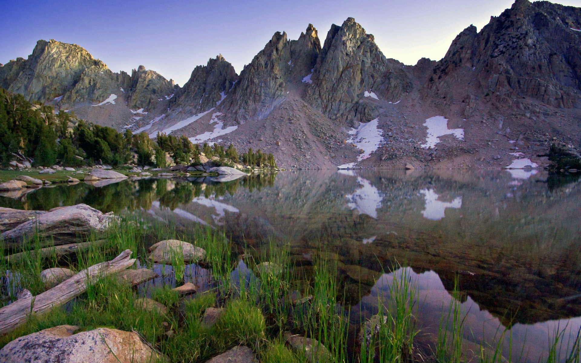 landschaft natur berge see wasser reflexion gras steine himmel schnee bäume 2560x1600