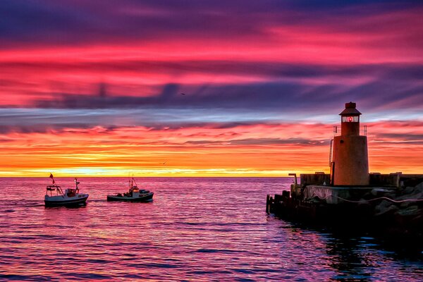 Schöner Sonnenuntergang am Moyak Pier