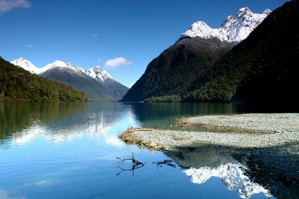 Lagos de nueva Zelanda golubs como el cielo