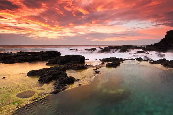 Côte rocheuse de l Australie sur fond de coucher de soleil