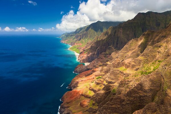 Hawaiian mountain coast of the blue Ocean