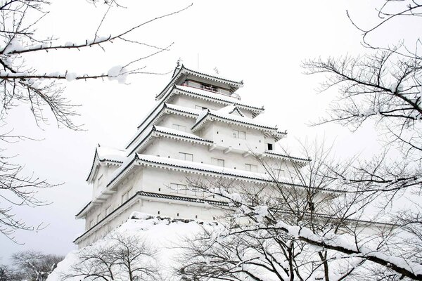 Château enneigé en hiver au Japon