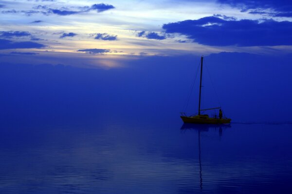 Landschaft Boot im Meer bei Nacht