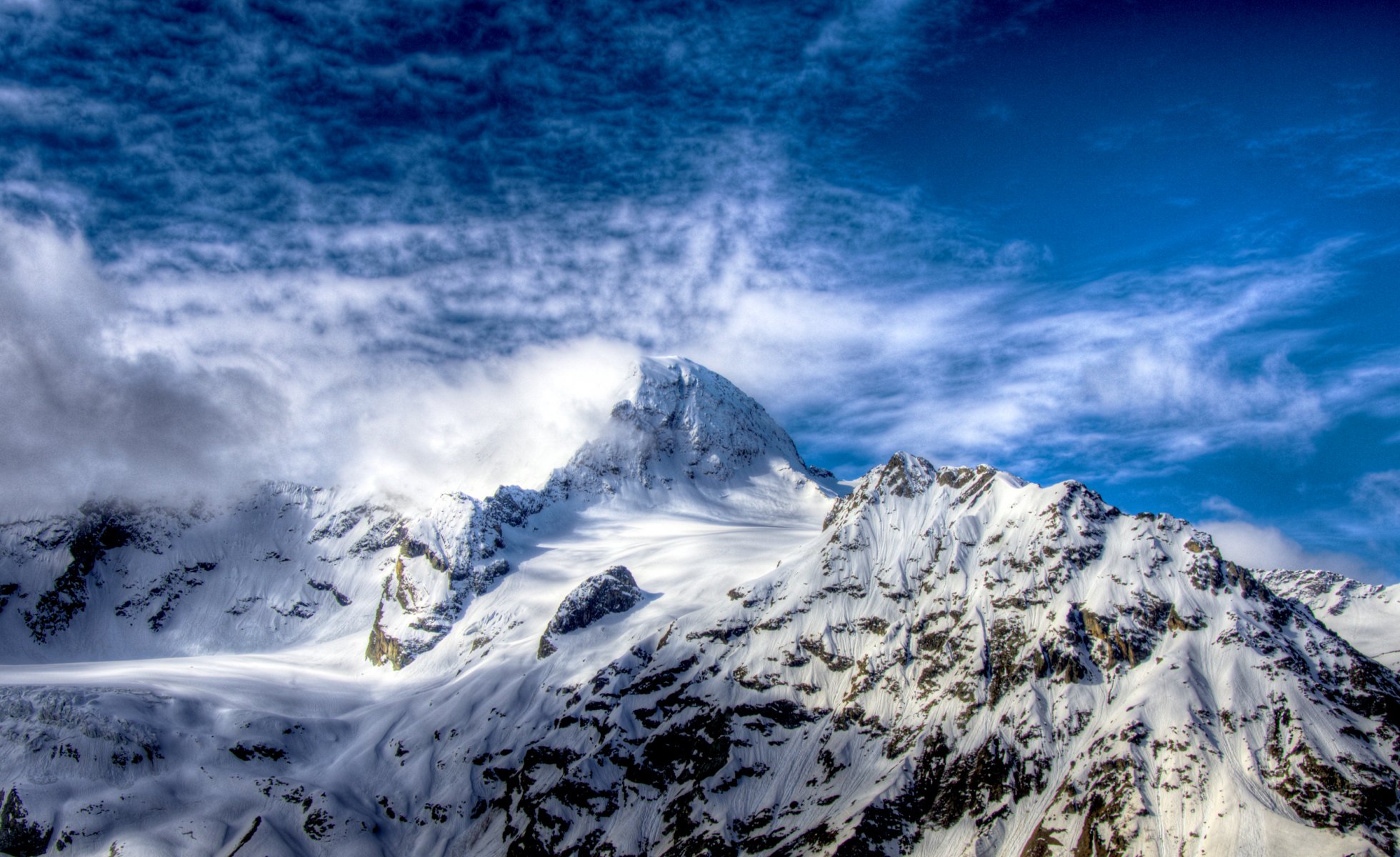 montañas nubes nieve rocas cielo azul blanco cima cresta cáucaso rusia sofía hdr etear