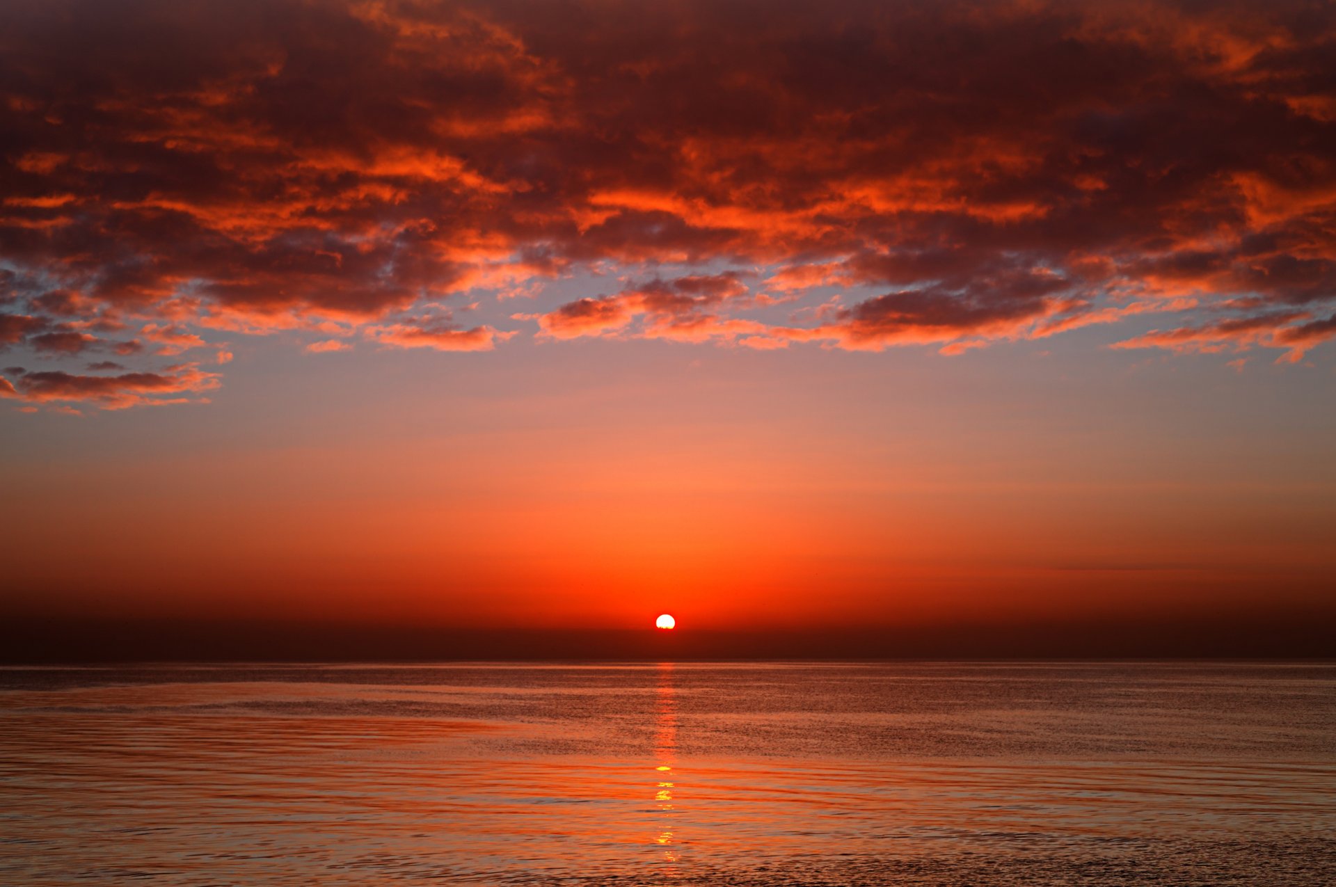 tramonto sanguinante rosso sole mare