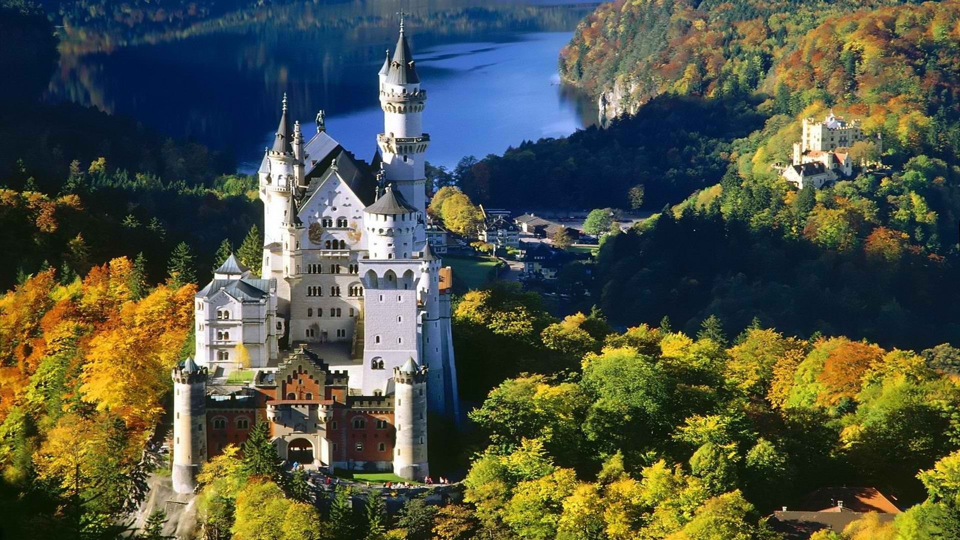 germany bayern munich castle noyshvayshtayn forest autumn