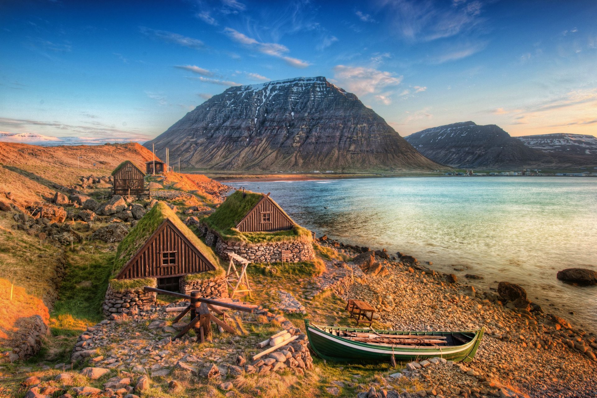 isafjordur islande montagnes bateau mer côte