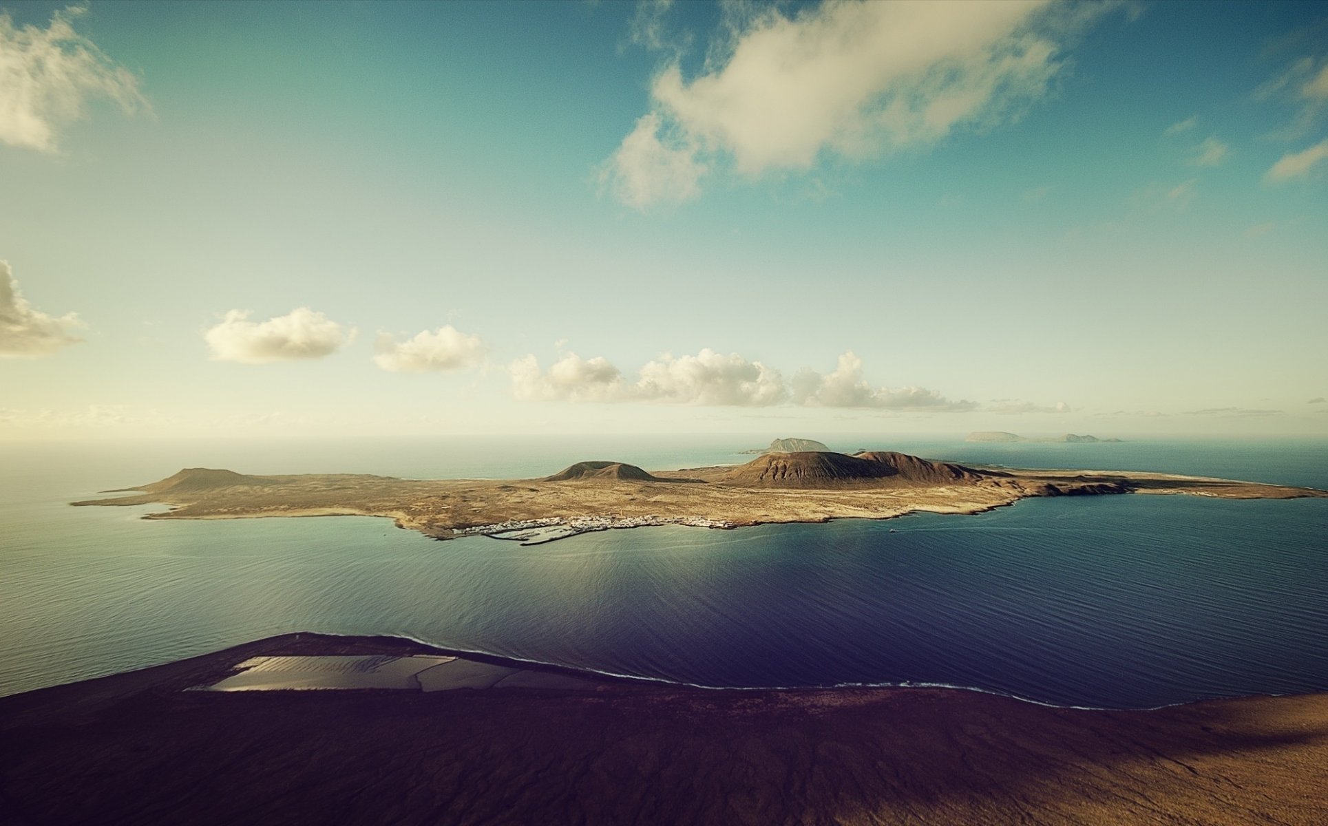 foto mare isola montagne colline acqua cielo nuvole altitudine paesaggio