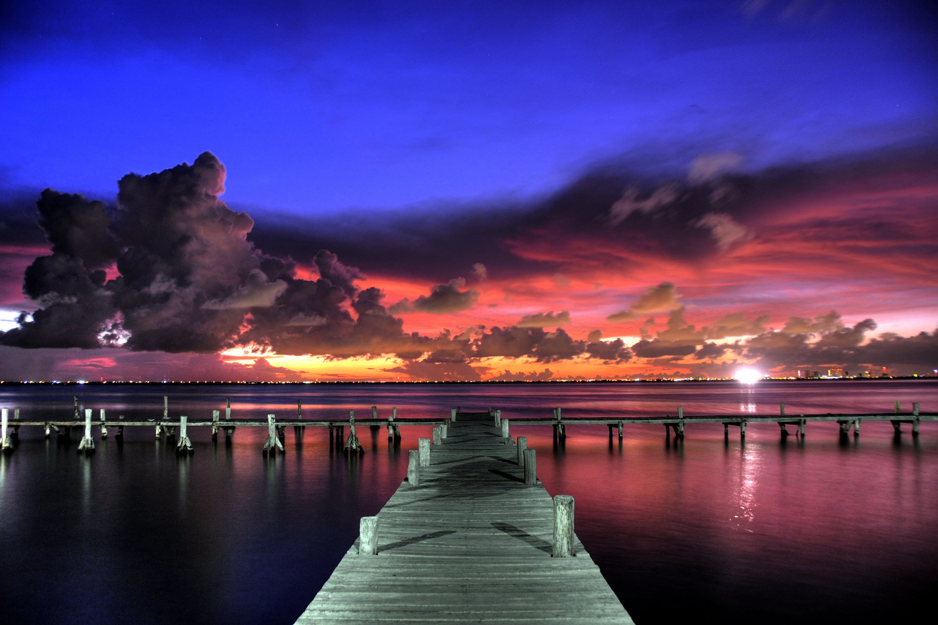 ciel nuages nuages coucher de soleil soir lumières quai jetée