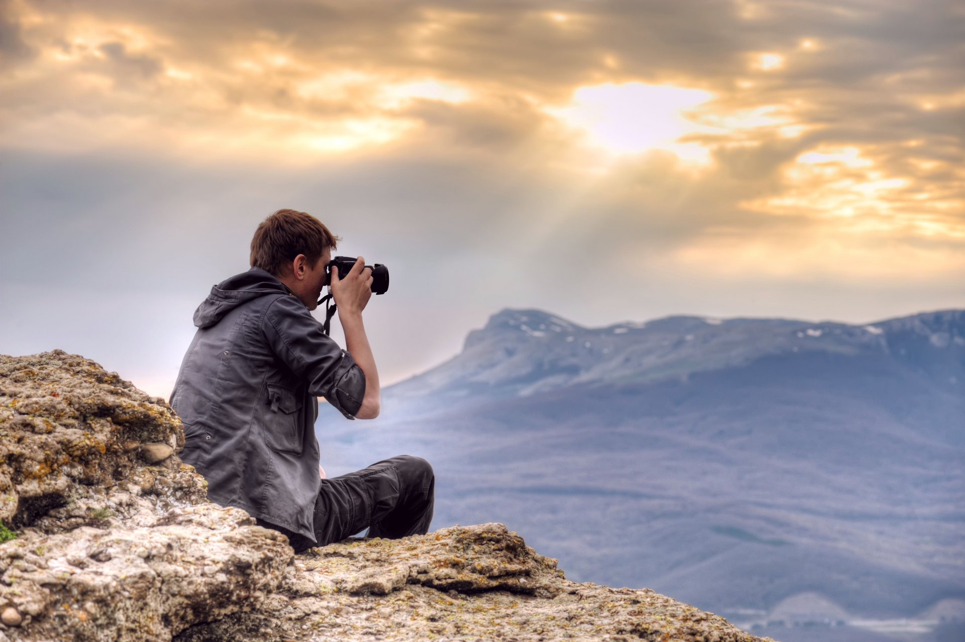 highlands foto ragazzo fotografo montagna altitudine paesaggio macchina fotografica cielo