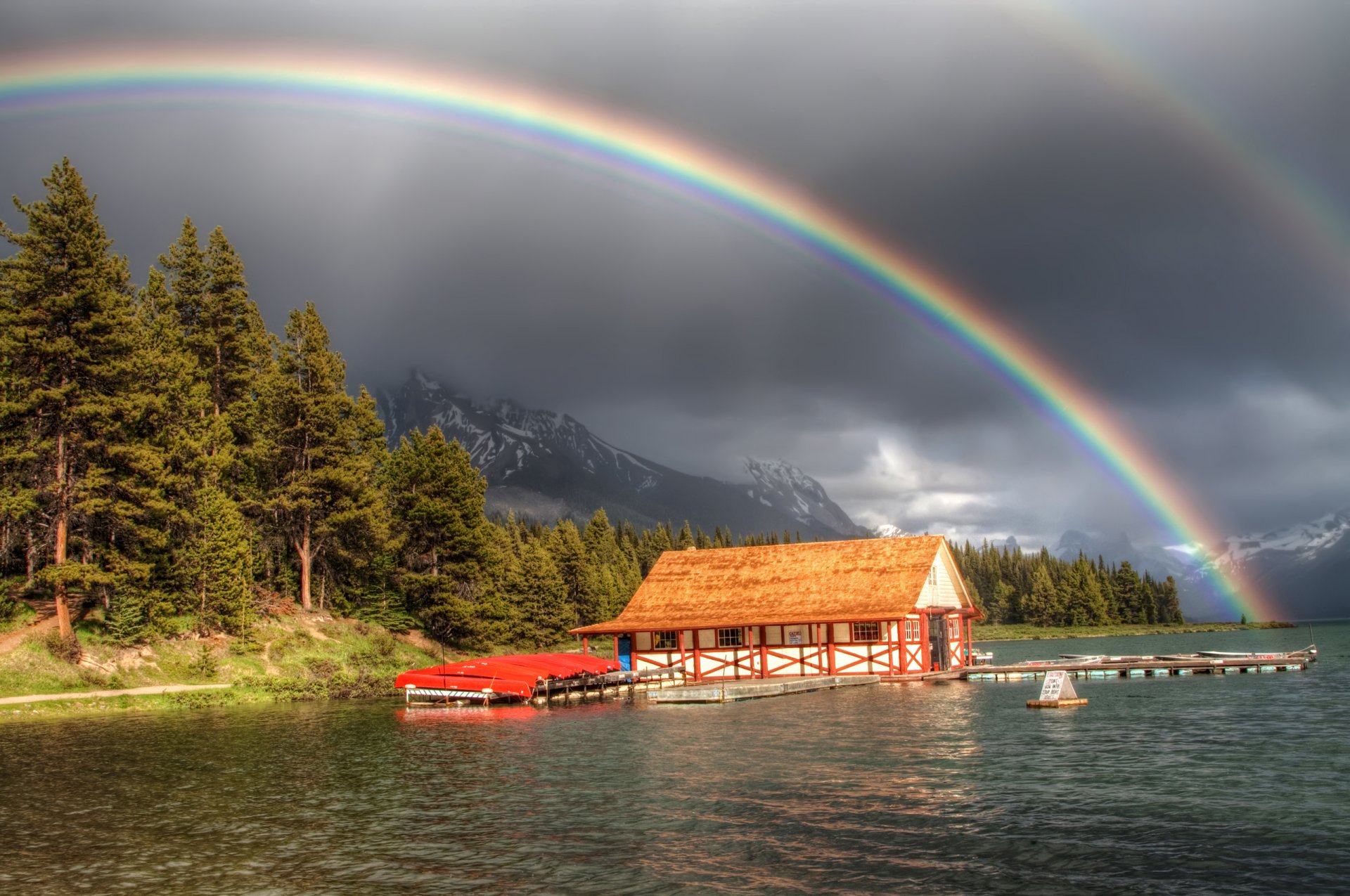 wald fluss berge regenbogen anlegestelle hütte