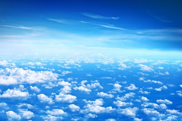 Vista a Volo d uccello del cielo nuvole