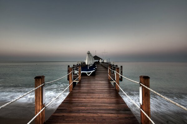 Seestück. Pier am Meer