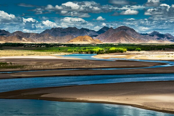 An oasis in the shade with mountains on the horizon