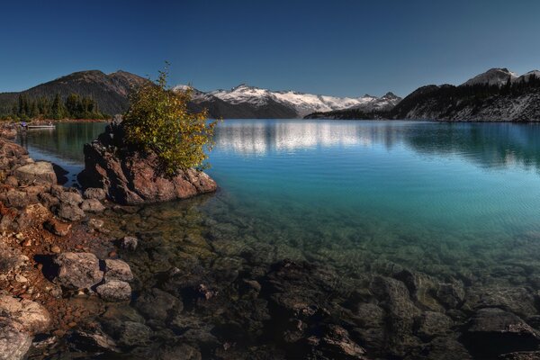 Slope. Lakes near Icamnae trees