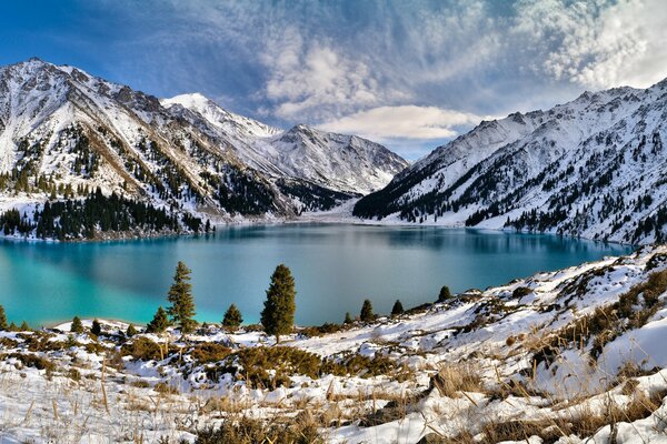 Winter lake in the mountains. Natural beauty