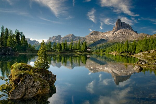 An island in Italy with a lake and mountains