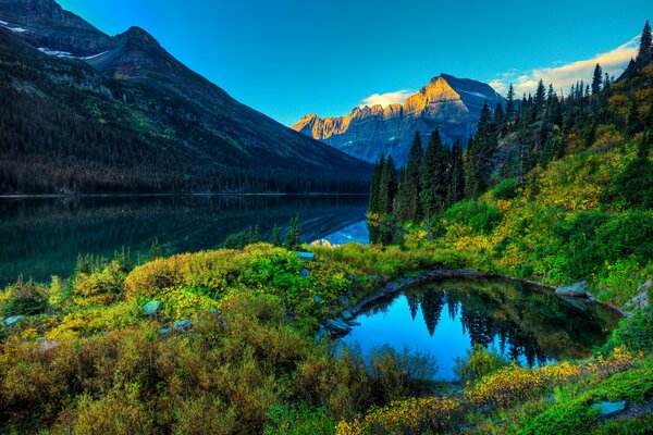 Beautiful picture of a mountain and a river