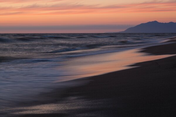 Paesaggio marino morbido, cielo al tramonto