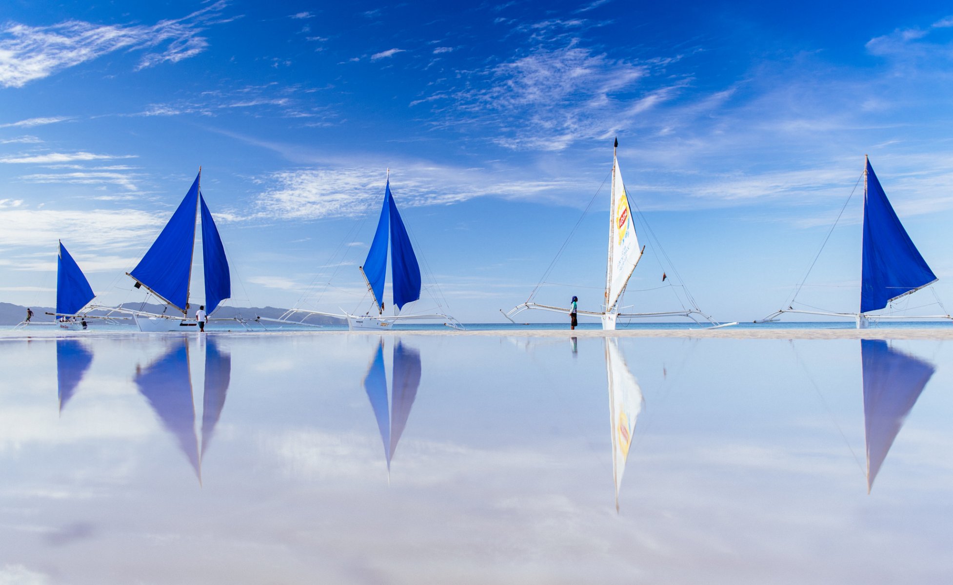 boracay filipinas paraw barcos mar reflexión