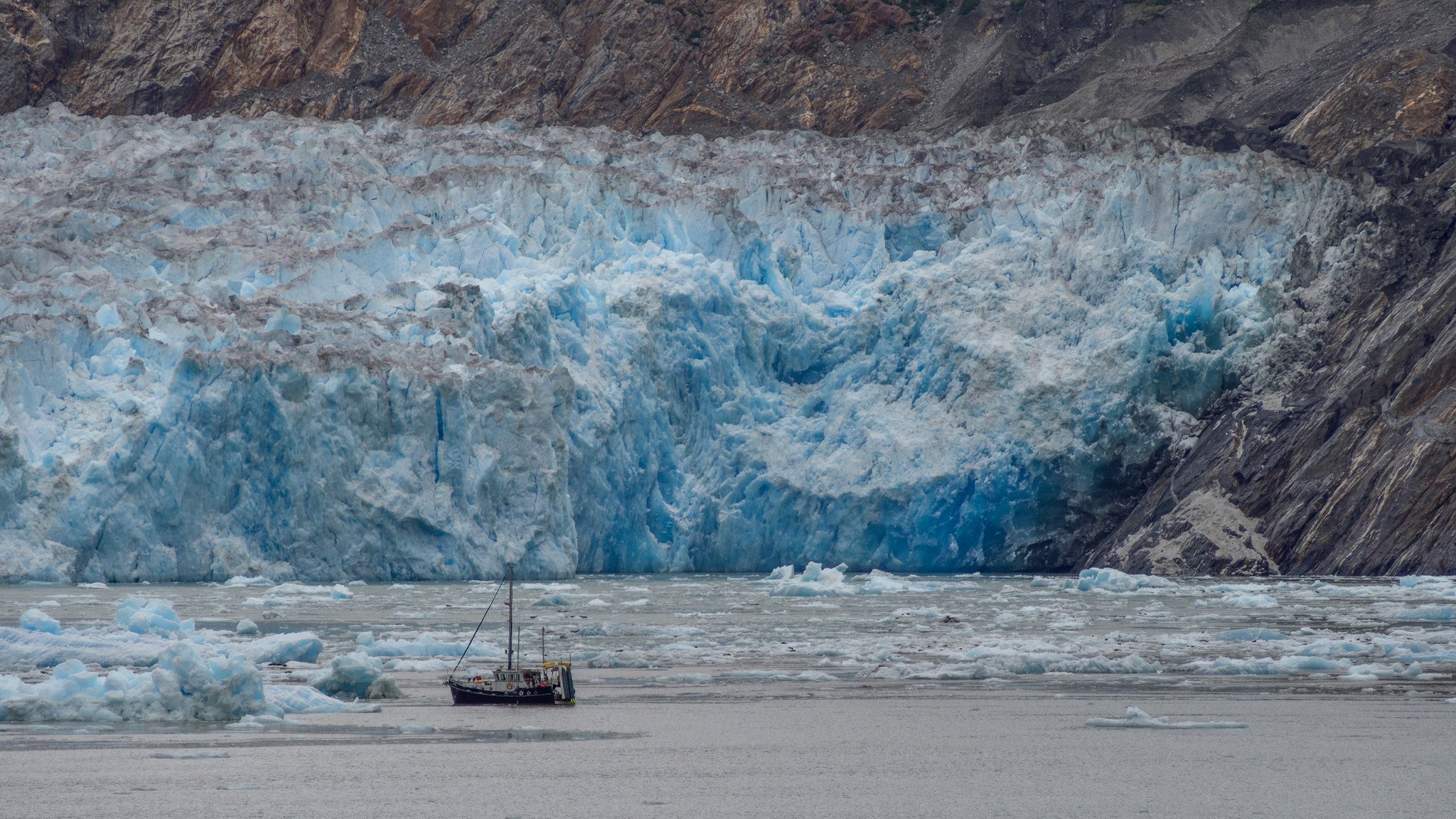 montagnes glacier mer navire