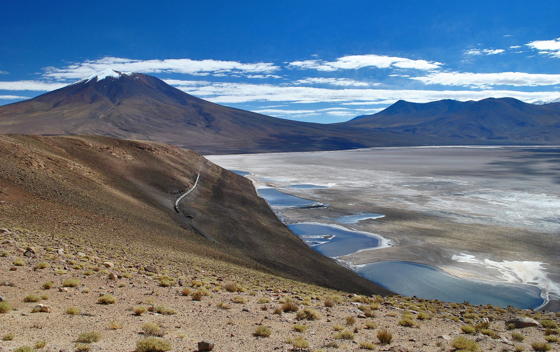 boliwia pustynna równina altiplano wyschnięte jezioro słone bagna uyuni