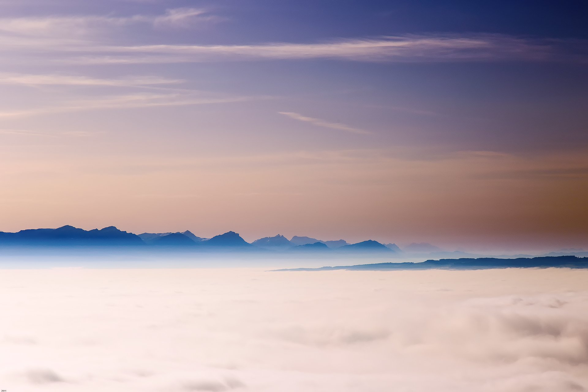 suiza alpes montañas cielo nubes niebla noche