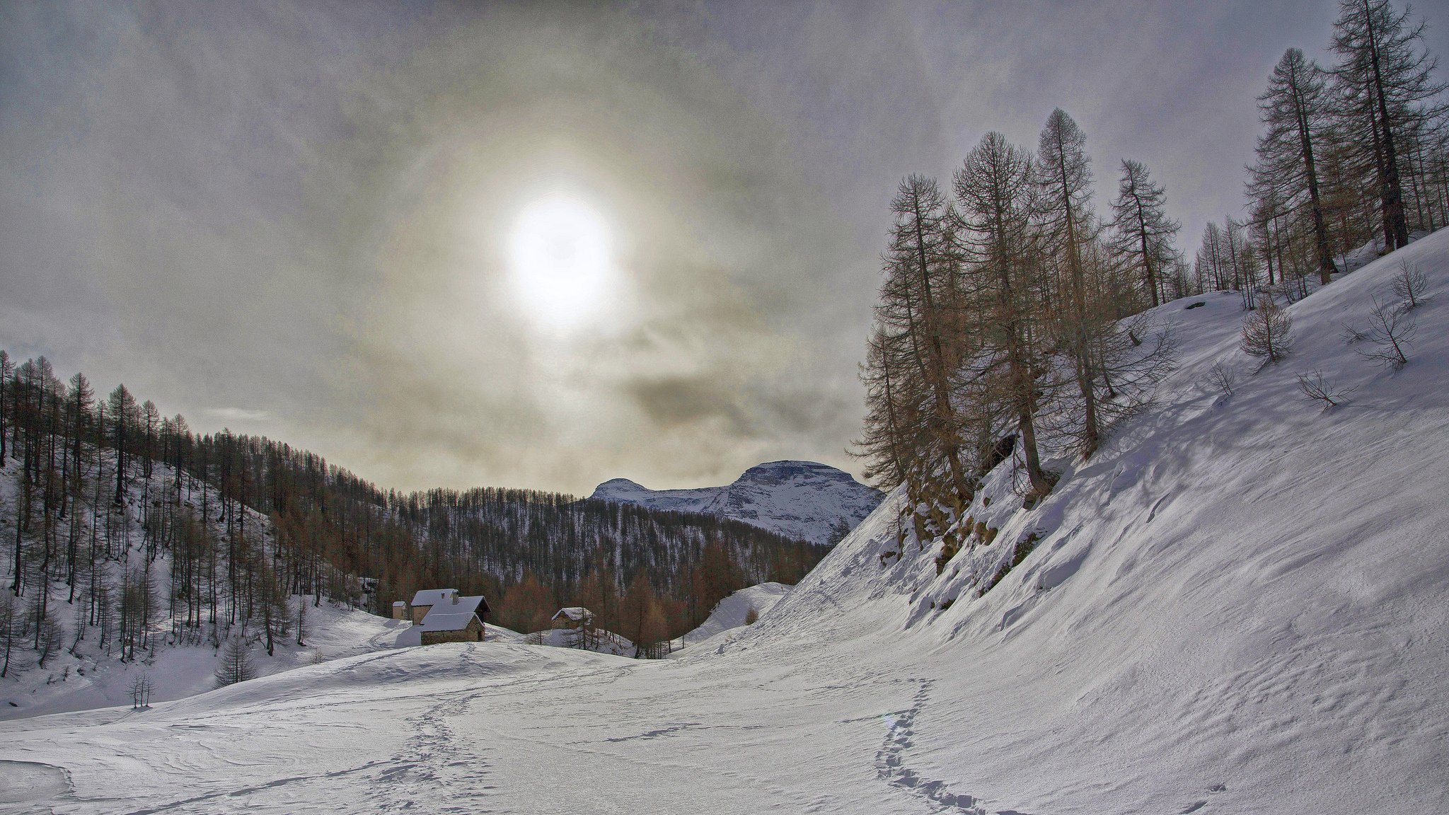 cielo nuvole sole montagne inverno neve case