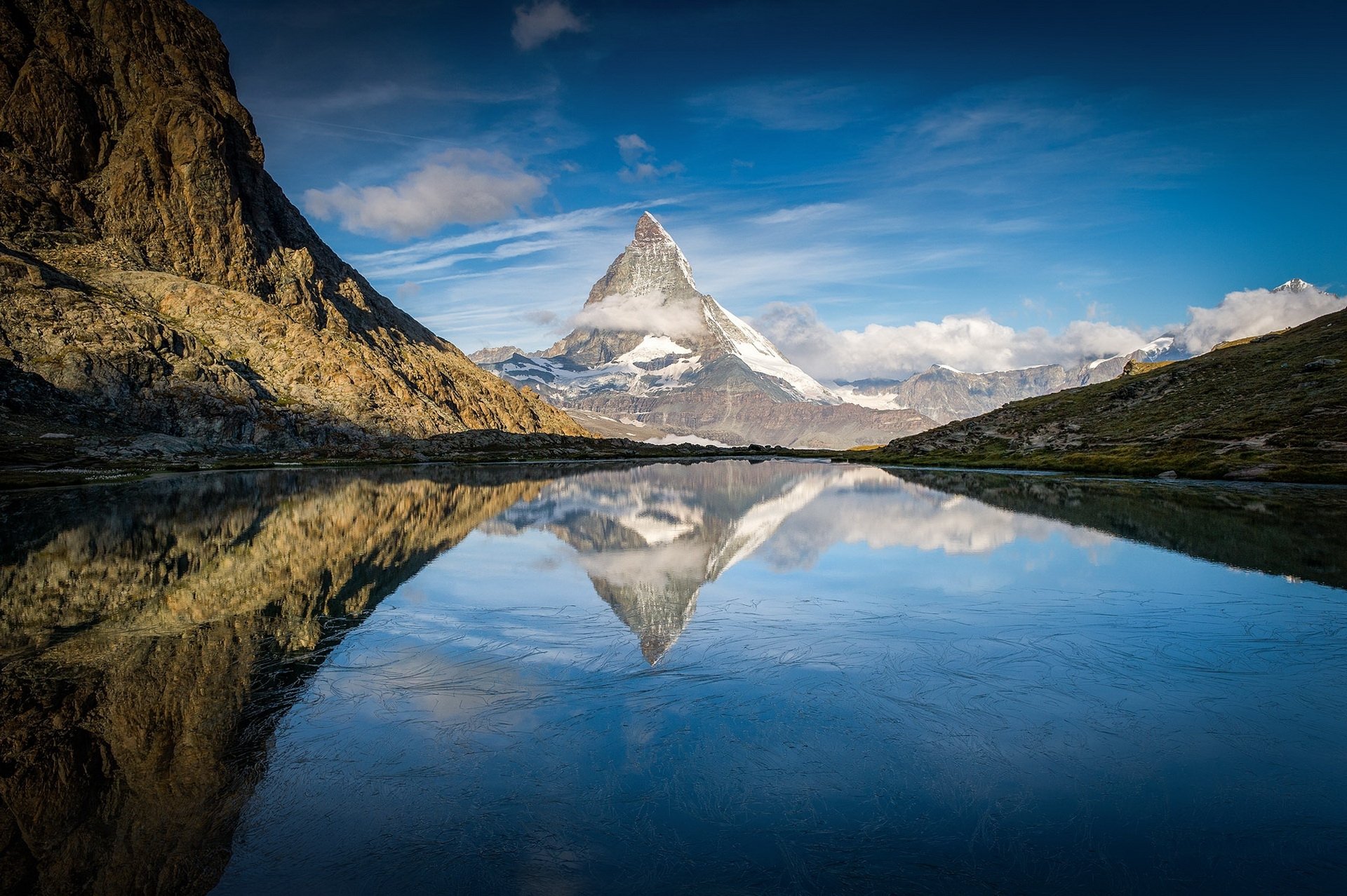 alpy szczyt matterhorn jezioro odbicie