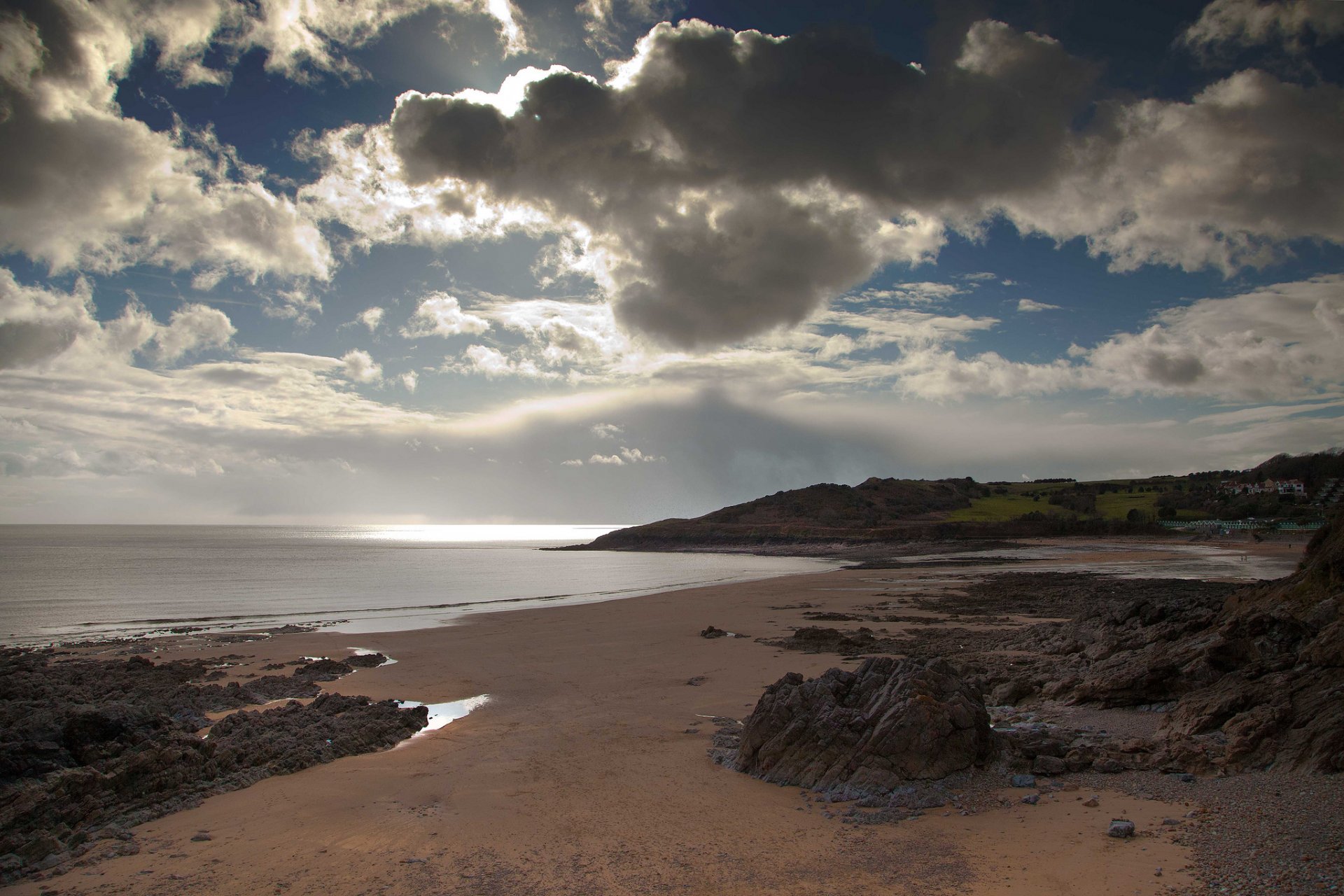 mer plage pierres sable nuages