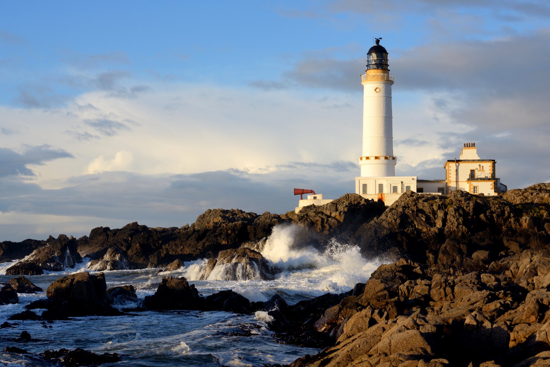 écosse ciel nuages pierres mer phare roches maison