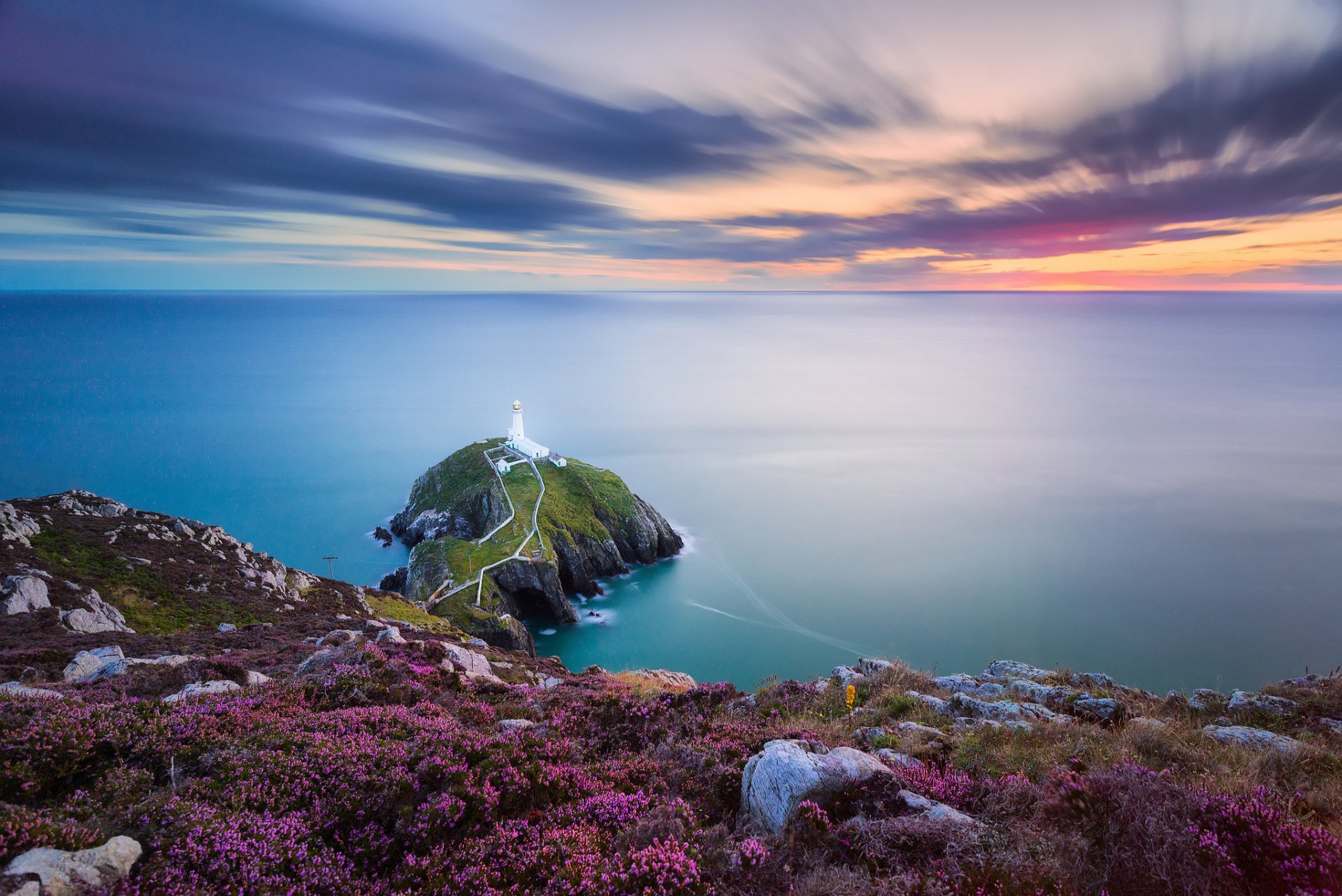 pays de galles île rocheuse de south stack mer d irlande phare