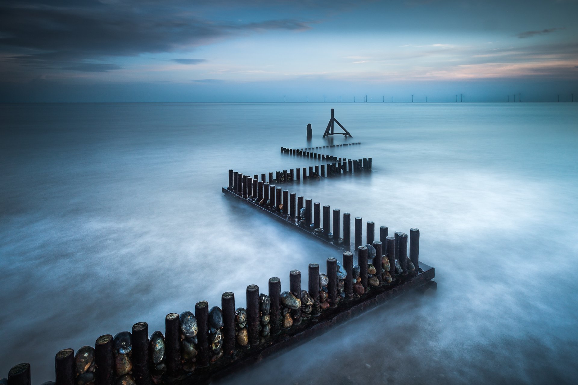 royaume-uni angleterre norfolk mer côte pierres supports ciel nuages