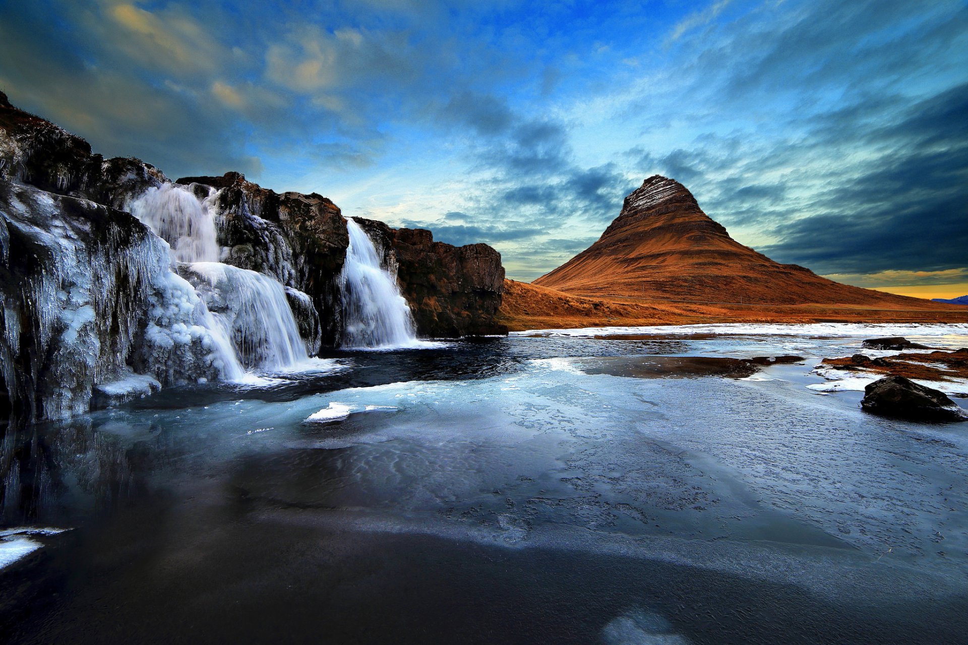 islanda kirkjufell montagna vulcano rocce cascata cielo