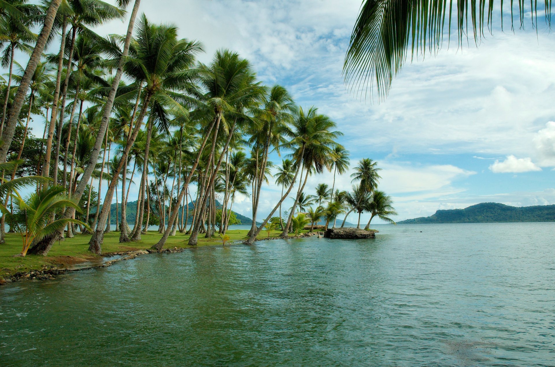 cielo montañas isla mar palmeras