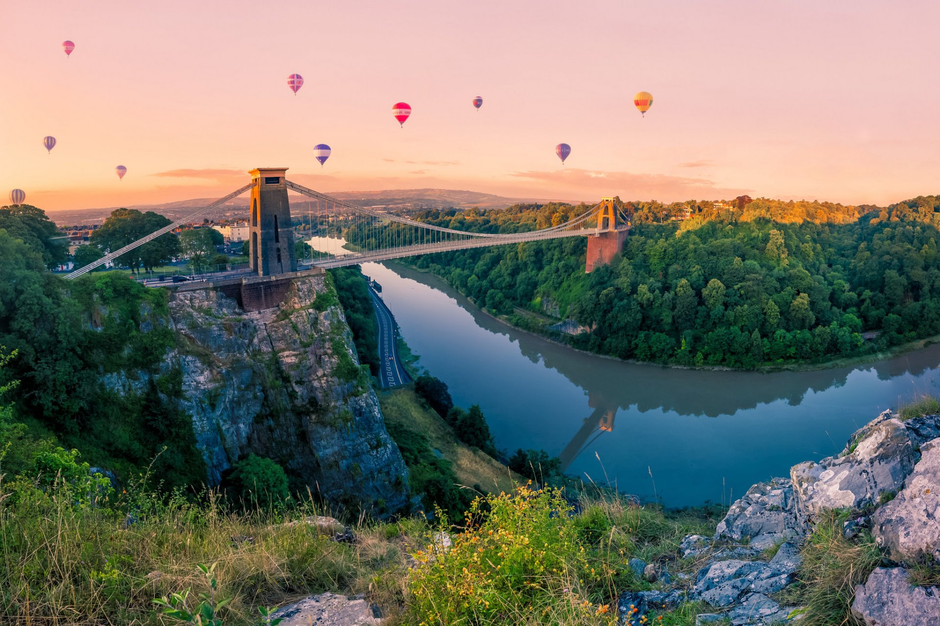 niebo rzeka skały las drzewa most balon